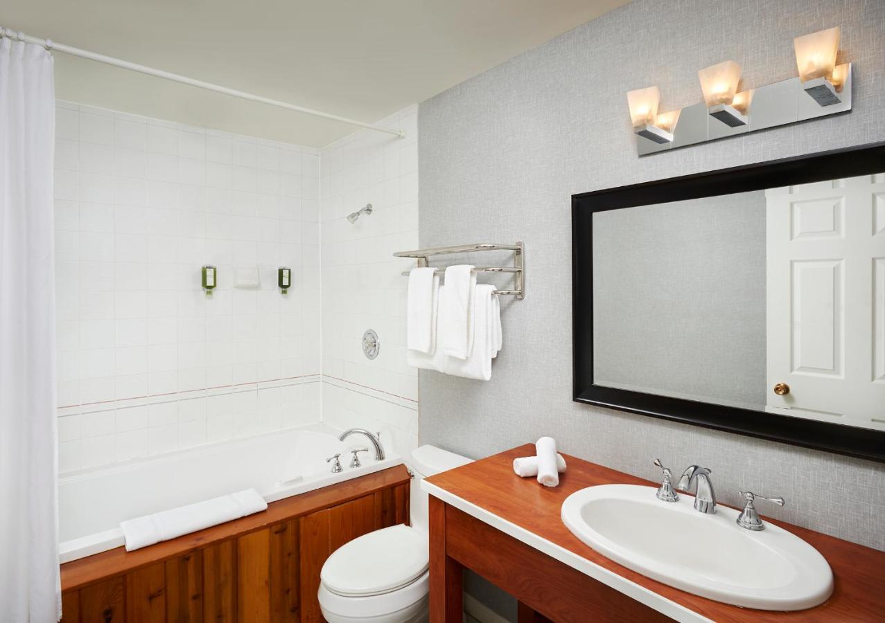 Sir Sam'S Inn & Spa (Adults Only) Haliburton Extérieur photo