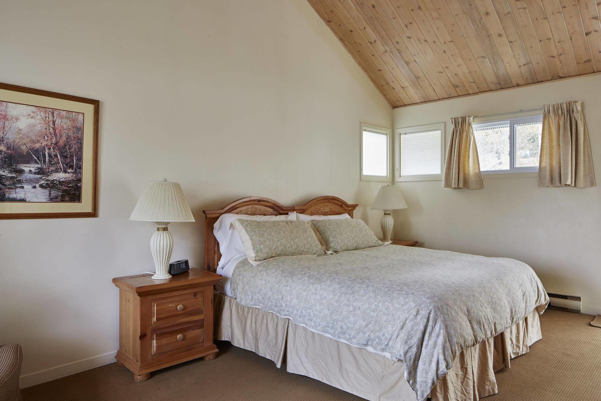 Sir Sam'S Inn & Spa (Adults Only) Haliburton Extérieur photo