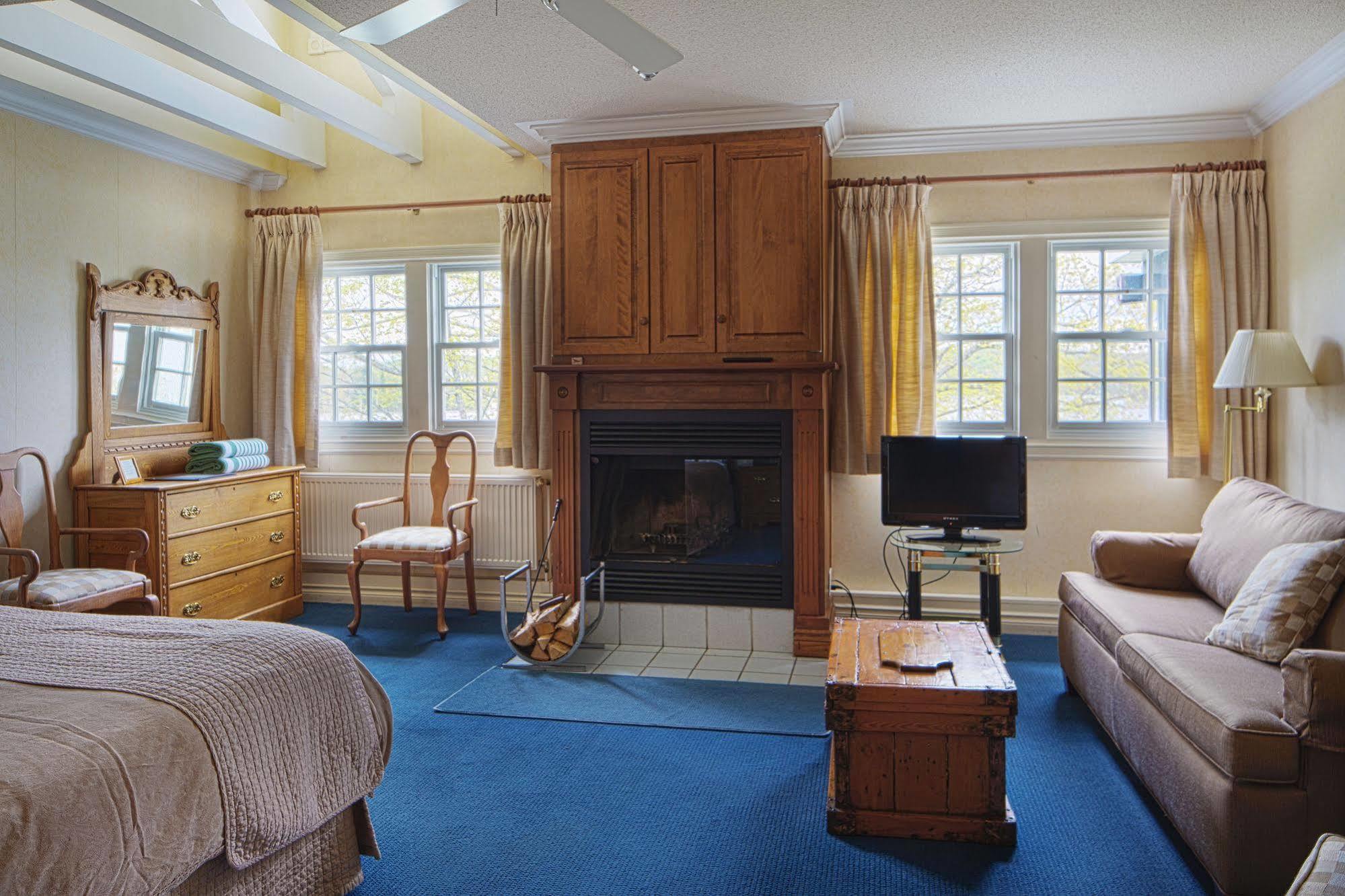 Sir Sam'S Inn & Spa (Adults Only) Haliburton Extérieur photo